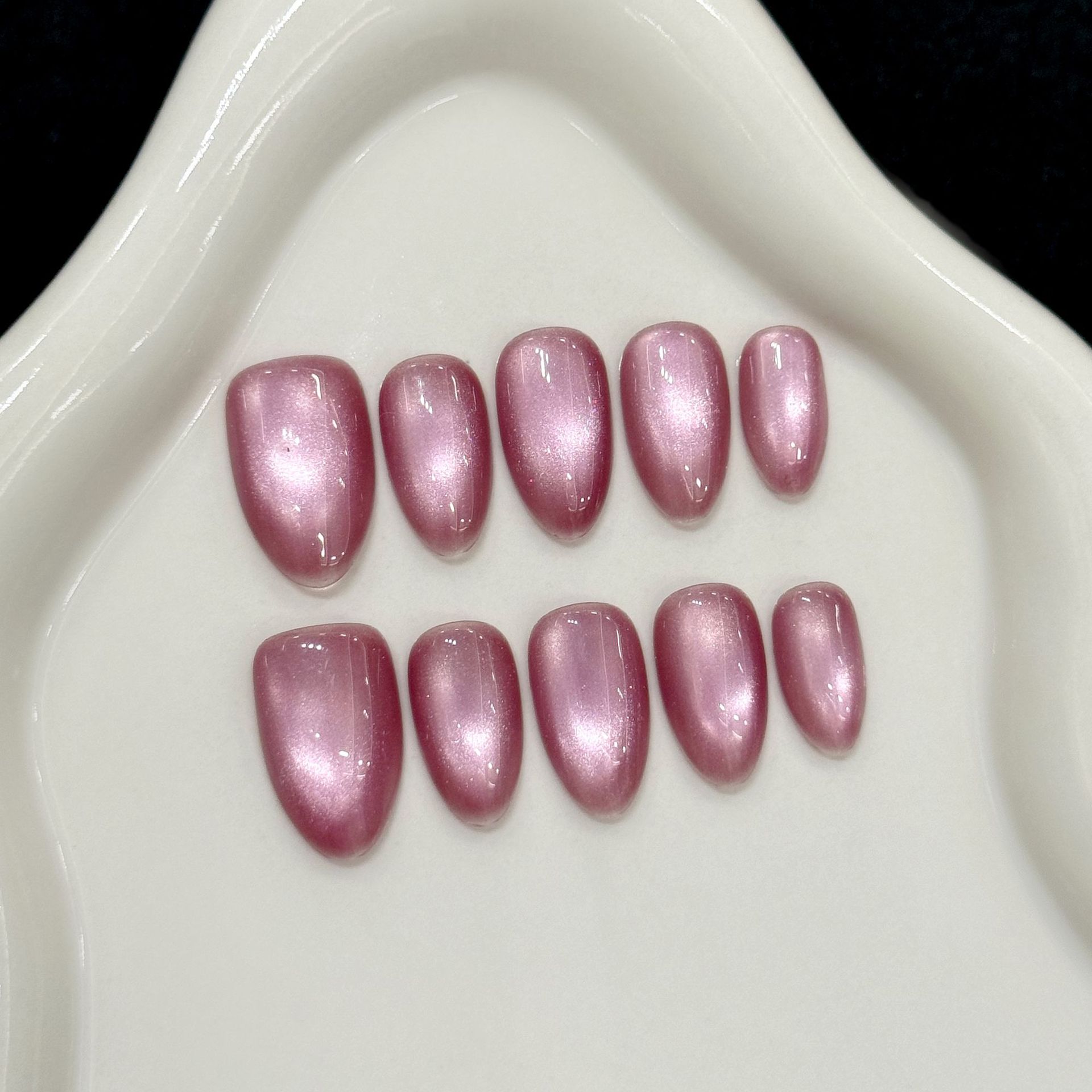 Nail Art Simple Elegant - เล็บปลอมทรงอัลมอนด์สั้น 10 ชิ้น ทำด้วยมืออย่างประณีต แต่งด้วยผงโรสประกายวิบวับลายตาแมว เรียบง่ายและสง่างาม