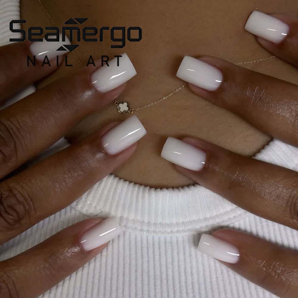 Nail Art Simple Elegant - เล็บปลอมทรงสี่เหลี่ยมสั้น 24 ชิ้น สีขาวเรียบง่าย สไตล์มินิมอล สวยหรู
